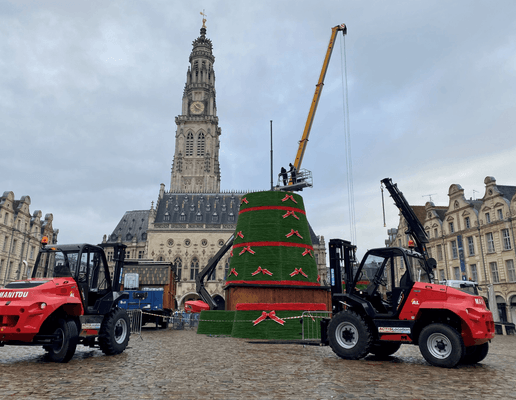 Louer du matériel de manutention et d’élévation pour la pose et la dépose de décorations de Noël 